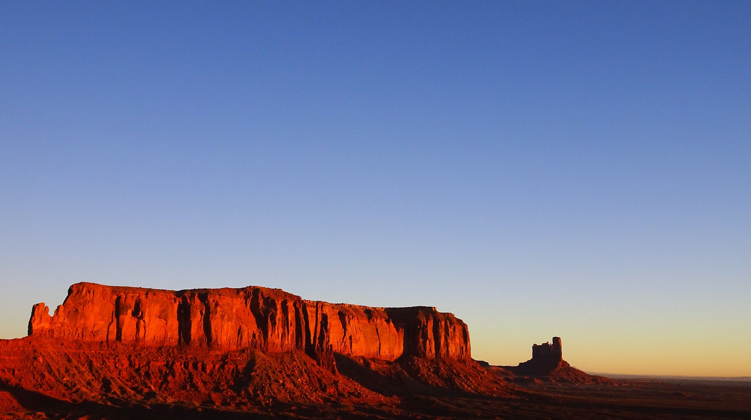 Sunrise in Monument Valley, Arizona-Utah
